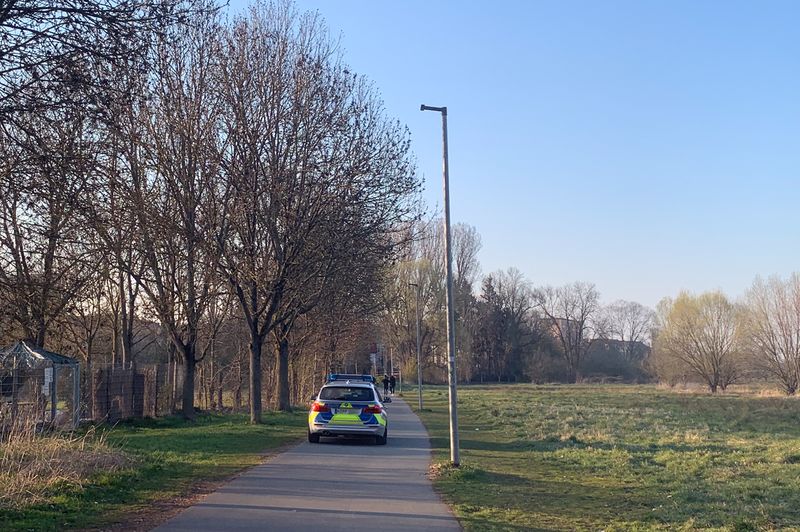 Datei:Polizeikontrolle Wiesengrund COVID 19 April 2020.jpg
