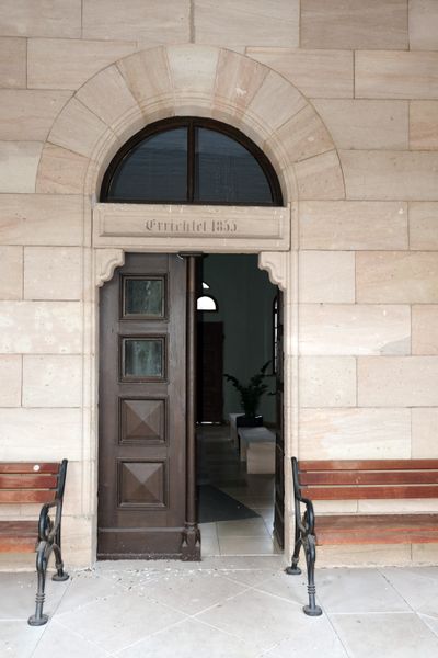 Datei:Eingang Kolumbarium März 2020.jpg