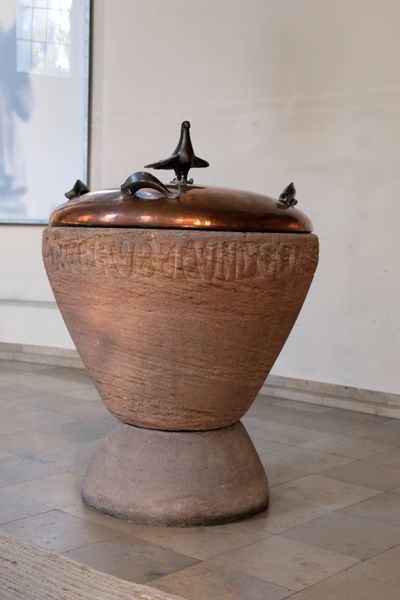 Datei:Auferstehungskirche Taufbecken 2017 2.jpg