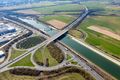 Würzburger Straße mit Brücke über den Main-Donau-Kanal und das Sicherheitstor des Kanals, Mrz. 2020