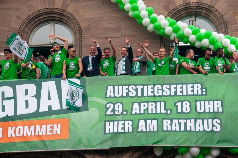 Datei:Aufstieg Spielvereinigung April 2012 35.jpg