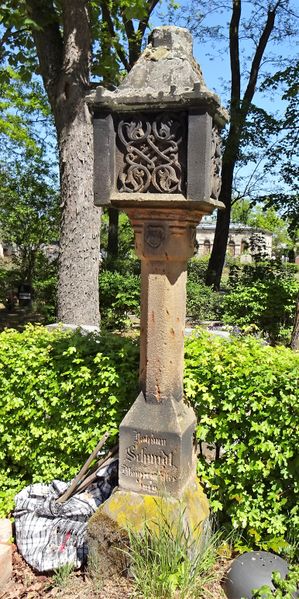 Datei:Grabstein alter Friedhof 1.jpg