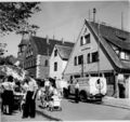 Kirchweih 1949 mit Wagen "Eisfabriken Fürsattel" vor Leonhard Hofmanns Haus