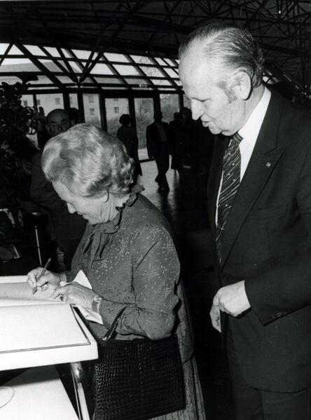 Datei:NL 16-127-221 Scherzer Erröffnung Stadthalle 2 Okt 1983.jpg