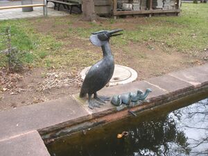 Berufsschule Fichtenstr. Bronzeplastik.JPG