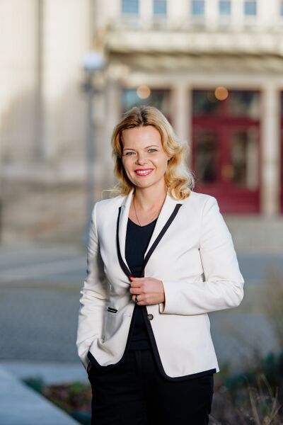 Datei:DrSilviaStolz c dolphin-photography-16klein.jpg