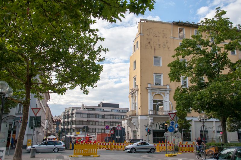 Datei:Parkhotel Abrissarbeiten 2013 10.jpg