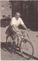 Der Langstreckenradfahrer Fritz Sperk, vermutlich nach seiner Rückkehr von der olympischen Reiterolympiade 1956 in Stockholm