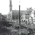 Königsplatz mit Aufmarsch der Nationalsozialisten, um 1934 – 4&nbsp;000. Bild in FürthWiki!