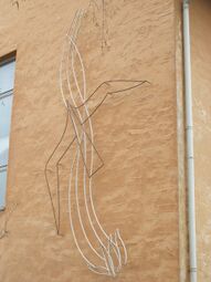 Schule Burgfarrnbach Drahtplastik.JPG