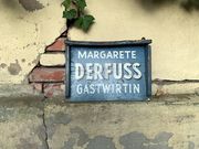 Blauer Affe Schild August 2020.jpg