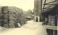 Fabrikgelände von Göso in der Dr.-Mack-Str. 32 -  38 während des 2. Weltkriegs. Transportkisten für Rüstungsgut (Panzerfäuste, Tellerminen, Stahlhelme)