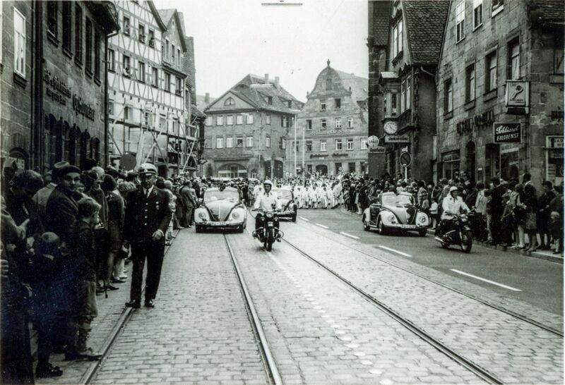 Datei:NL-FW 04 1143 KP Schaack Kärwaumzug 4 Okt 1968.jpg