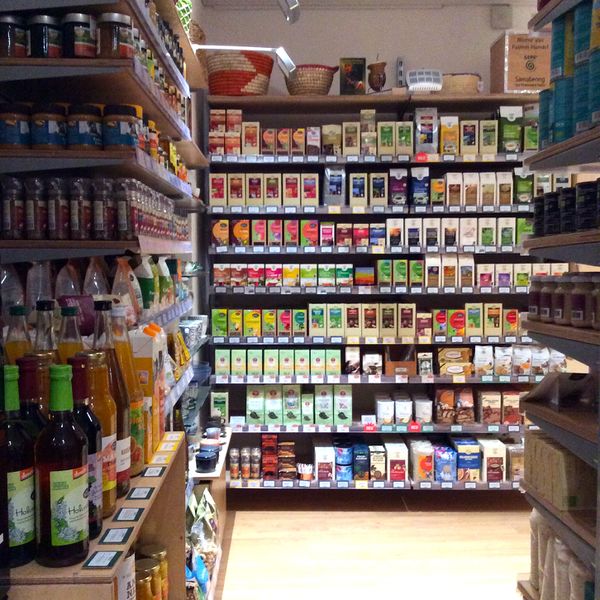 Datei:Weltladen Verkaufsraum 2.jpg