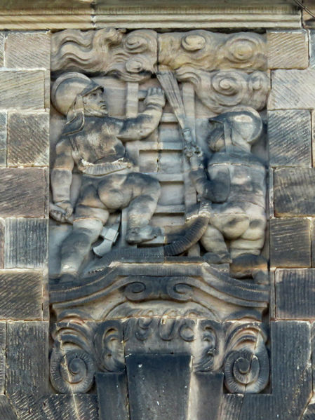 Datei:Feuerwache Relief.jpg