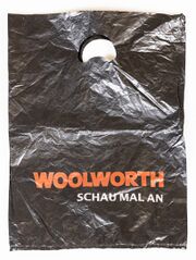 EKT033 Woolworth Schwabacher Straße.jpg