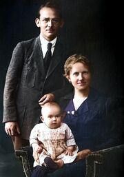 Heinrich Frank 1920 col.jpg