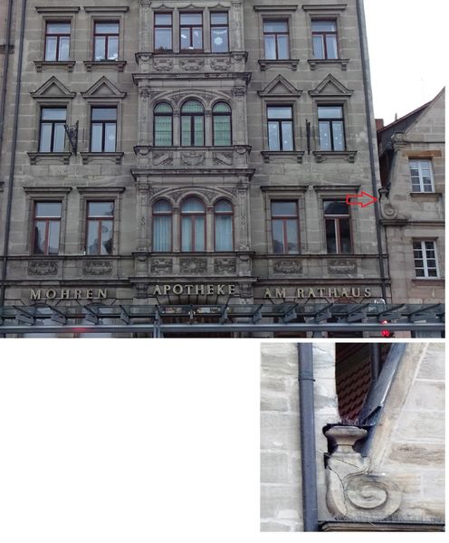 Datei:Baudetail Mohren-Apotheke und Nachbarhaus.jpg