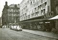Das ehem. Kaufhaus Bilka in der Schwabacher Straße, 1957 <span class="smw-highlighter" data-type="8" data-state="inline" data-title="Hinweis" title="Urheber: unbekanntLizenz: CC BY-SA 4.0"><span class="smwtticon note"></span><span class="smwttcontent">Urheber: unbekannt<br><br>Lizenz: CC BY-SA 4.0</span></span>