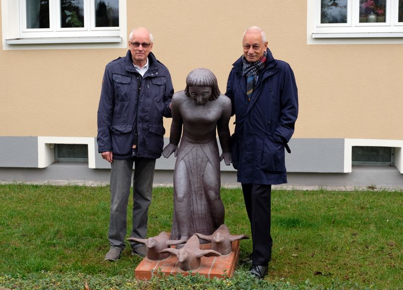 Datei:Maya mit Kunstmann-Nachfahren DSCF0423.jpg