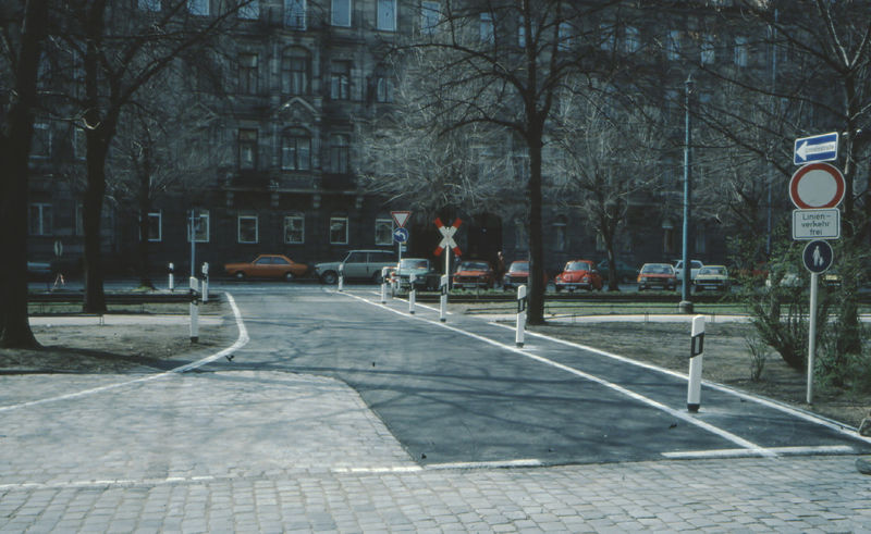 Datei:Straßenbahn Königswarterstraße 3.jpg