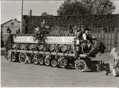 1975 Humbser-Gespann im Brauereihof.jpg