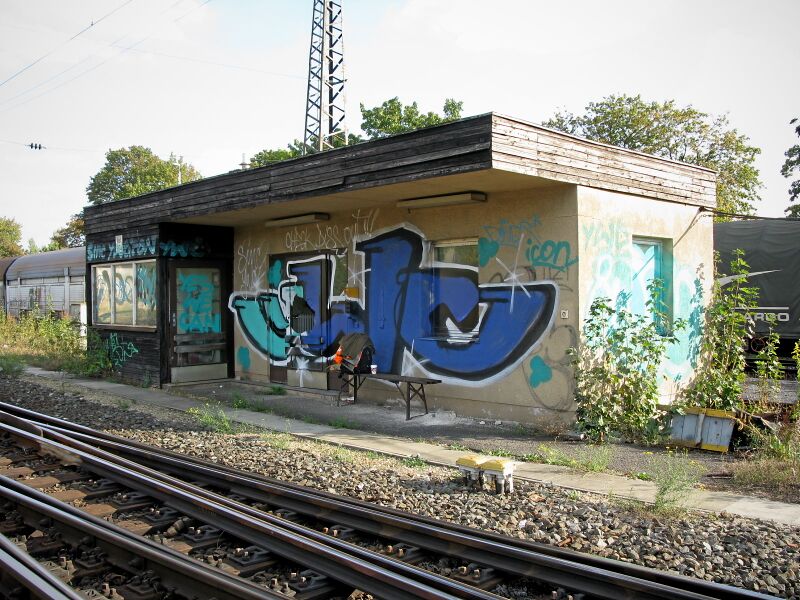 Datei:2015-09-21 Weichenstellbude 904 (04).jpg