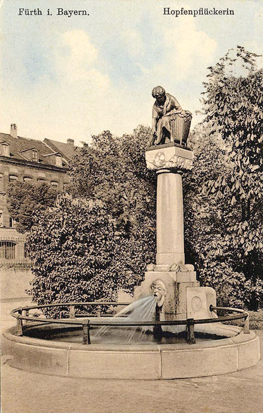 Datei:AK Hopfenpflückerinbrunnen 1910.jpg