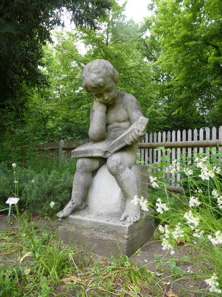 Datei:Lesender Knabe.jpg