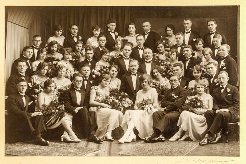 Datei:Tanzkurs um 1920.jpg