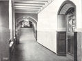 Pestalozzischule, Gang und Schulsaaltüre, Pestalozzistr. 20, Aufnahme um 1907