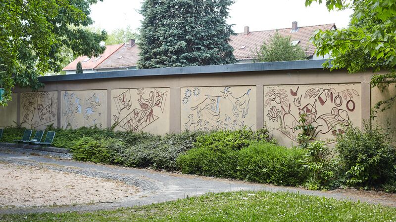 Datei:Kunstmann Märchenwand I.jpg