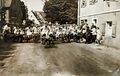 Schubkarren-Rennen der Kärwaburschen in Stadeln, etwa 1947