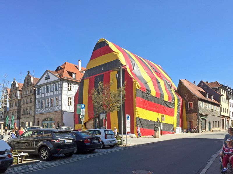 Datei:Goldener Schwan Verhüllung.jpg