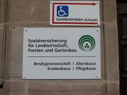 Karolinenstraße 5 SVLFG-Schild.jpg