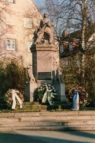 Datei:Volkstrauertag Nov 1989 Burgfarrnbach.jpg