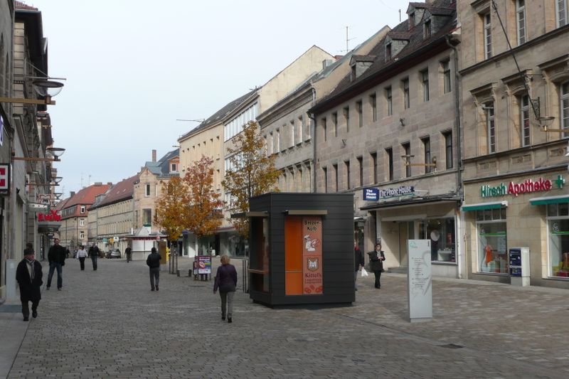 Datei:Blick in die untere Schwabacher Straße 2009.jpeg