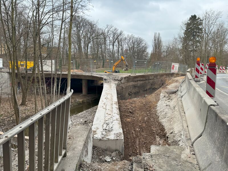 Datei:Brücke Burgfarrnbach Abriss 6 Mrz 2024.jpg
