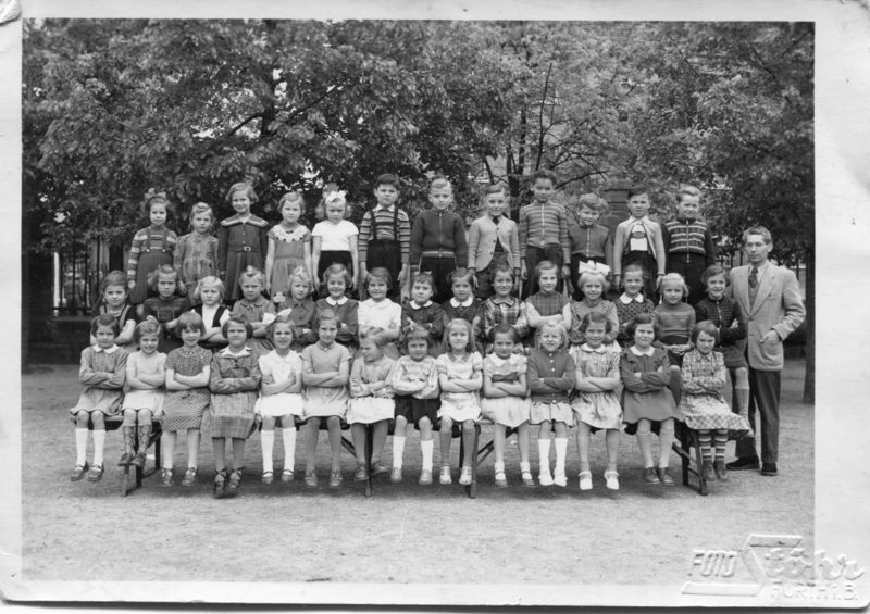 Datei:Frauenschulhaus 1954 1. Klasse.jpg