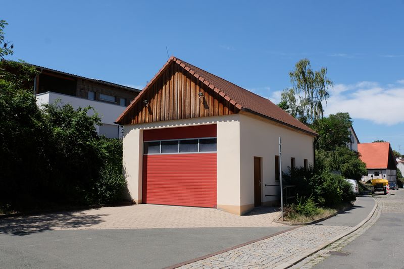 Datei:Freiwillige Feuerwehr Burgfarrnbach Gerätehaus Juni 2019 3.jpg