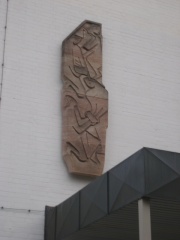 Stresemannplatz Wandrelief.JPG