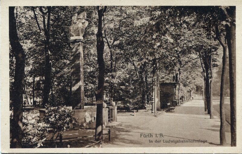 Datei:AK Ludwigsbahnhofsanlage mit Nagelsäule.jpg
