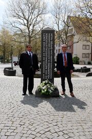 Mahnmal Sinti Enthüllung Mai 2021 9.jpg