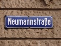 Straßenschild Neumannstraße historisch