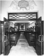 Auferstehungskirche Eingang.jpg