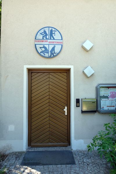 Datei:Freiwillige Feuerwehr Burgfarrnbach Gerätehaus Juni 2019 2.jpg