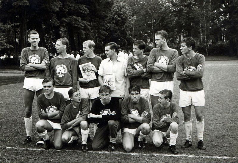 Datei:Fußballmanschaft Gewerbeschule 1964.jpg