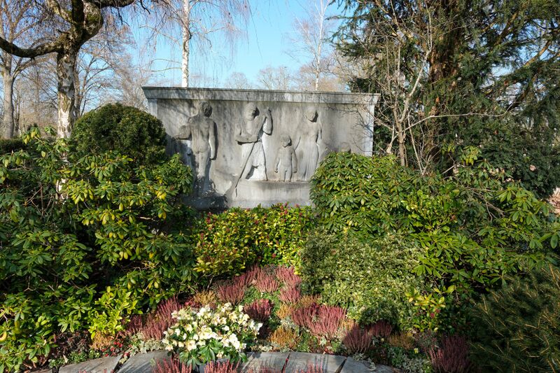 Datei:Grab Schickedanz Feb 2025.jpg