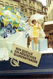 Blumenkorso Quelle A7342-16.jpg