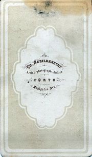 RS Schildknecht junger Mann mit Fliege.jpg